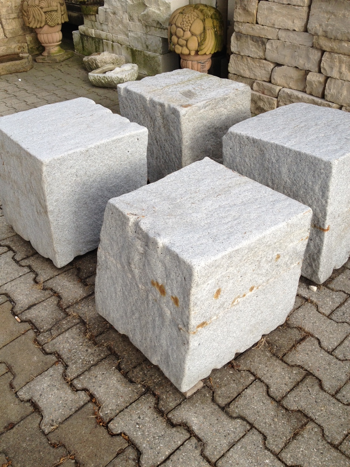 Bänke & Sitzgruppen | www.rinsernaturstein.de