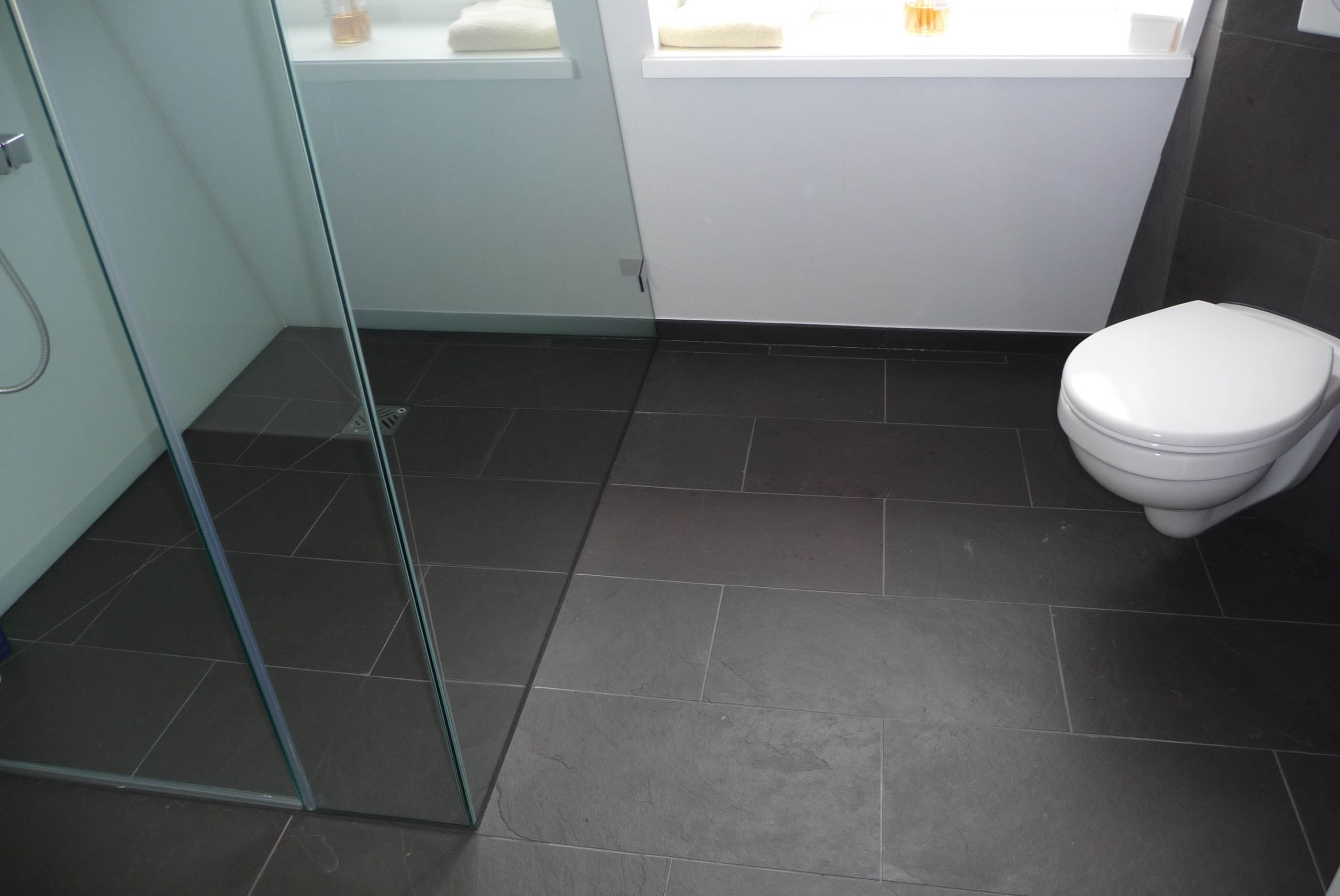 Badezimmer schwarz: cooles badezimmer einrichten schwarz, weià und ...