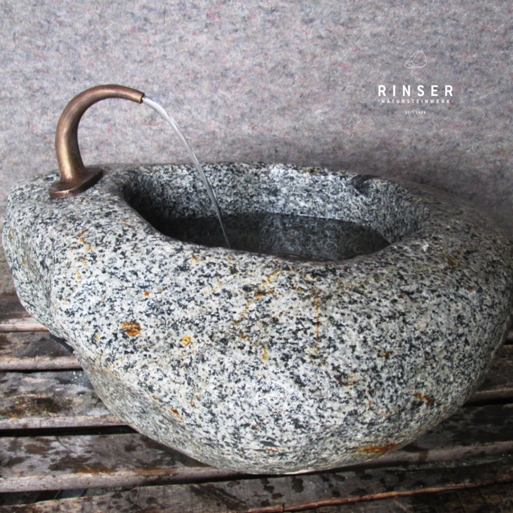 Granitbrunnen_Garten_Wasser_Rinser