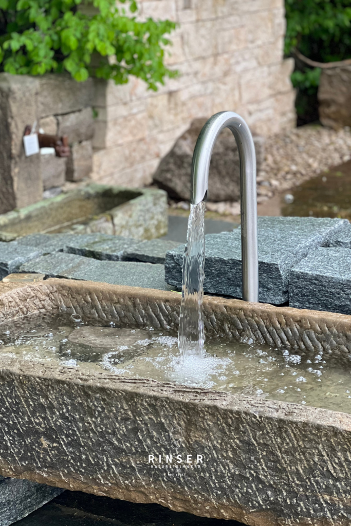 Umalufbrunnen Garten Naturstein